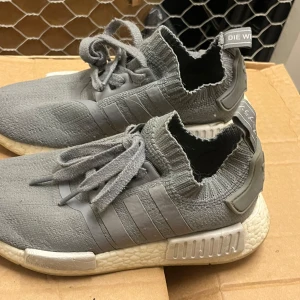 Adidas NMD - Sparsamt använda gråa adidas NMD sneakers. Storlek 36 2/3 (UK 4). Pris kan diskuteras vid snabb affär