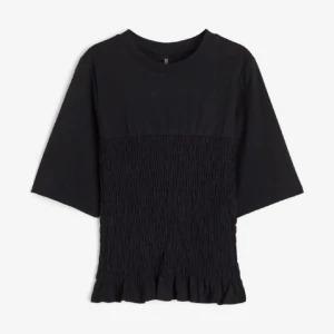 Hm T-shirt  - Säljer denna topp med intagen midja från hm i t-shirt material. Kommer inte till användning 🩷Storlek L men sitter som s/m