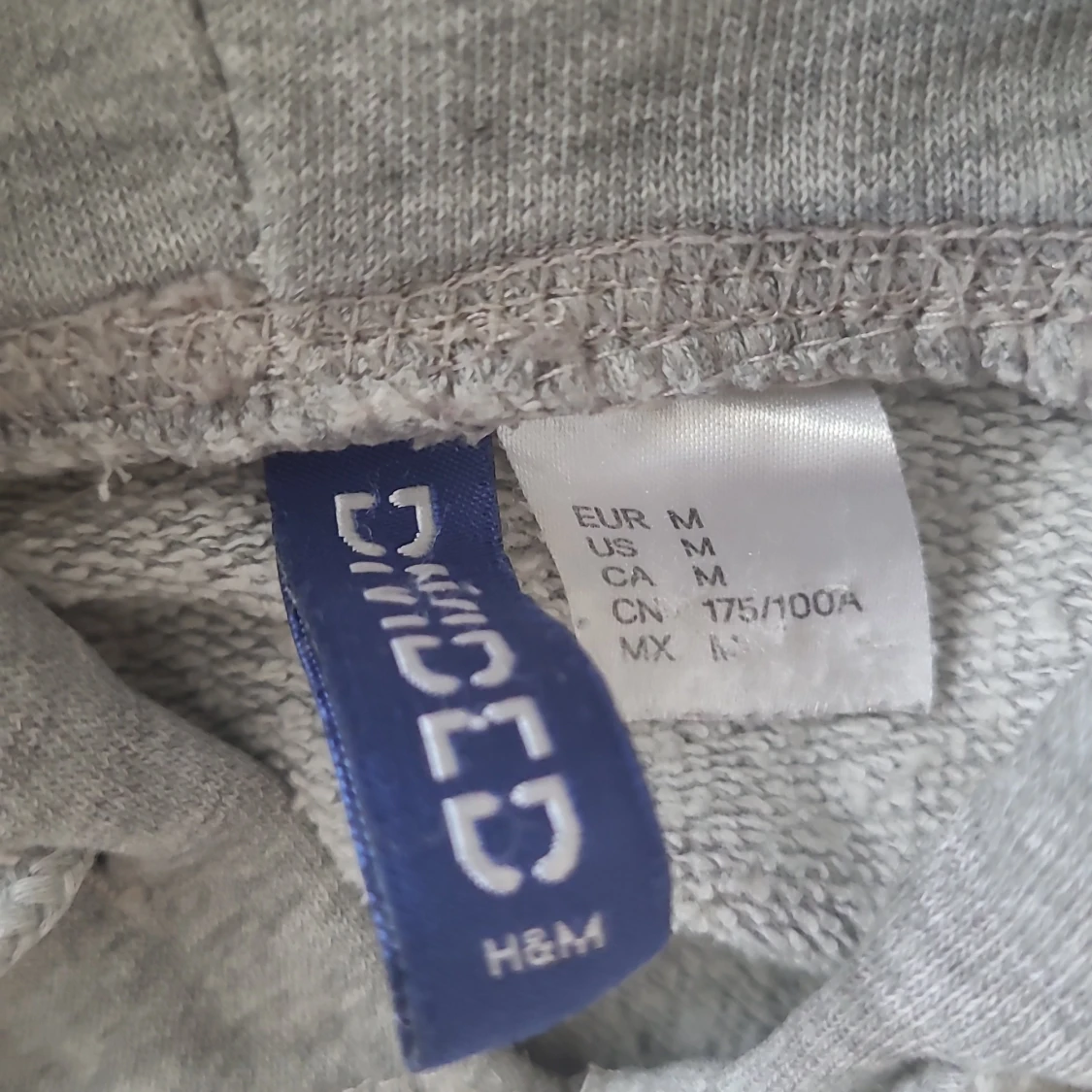 Grå hoodie från H&M Divided - 91