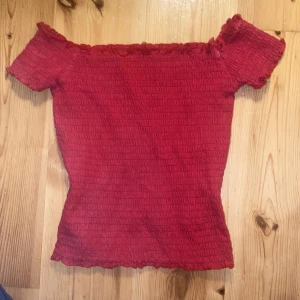 röd hollister tröja - Supergullig och bra skick 👍❤️