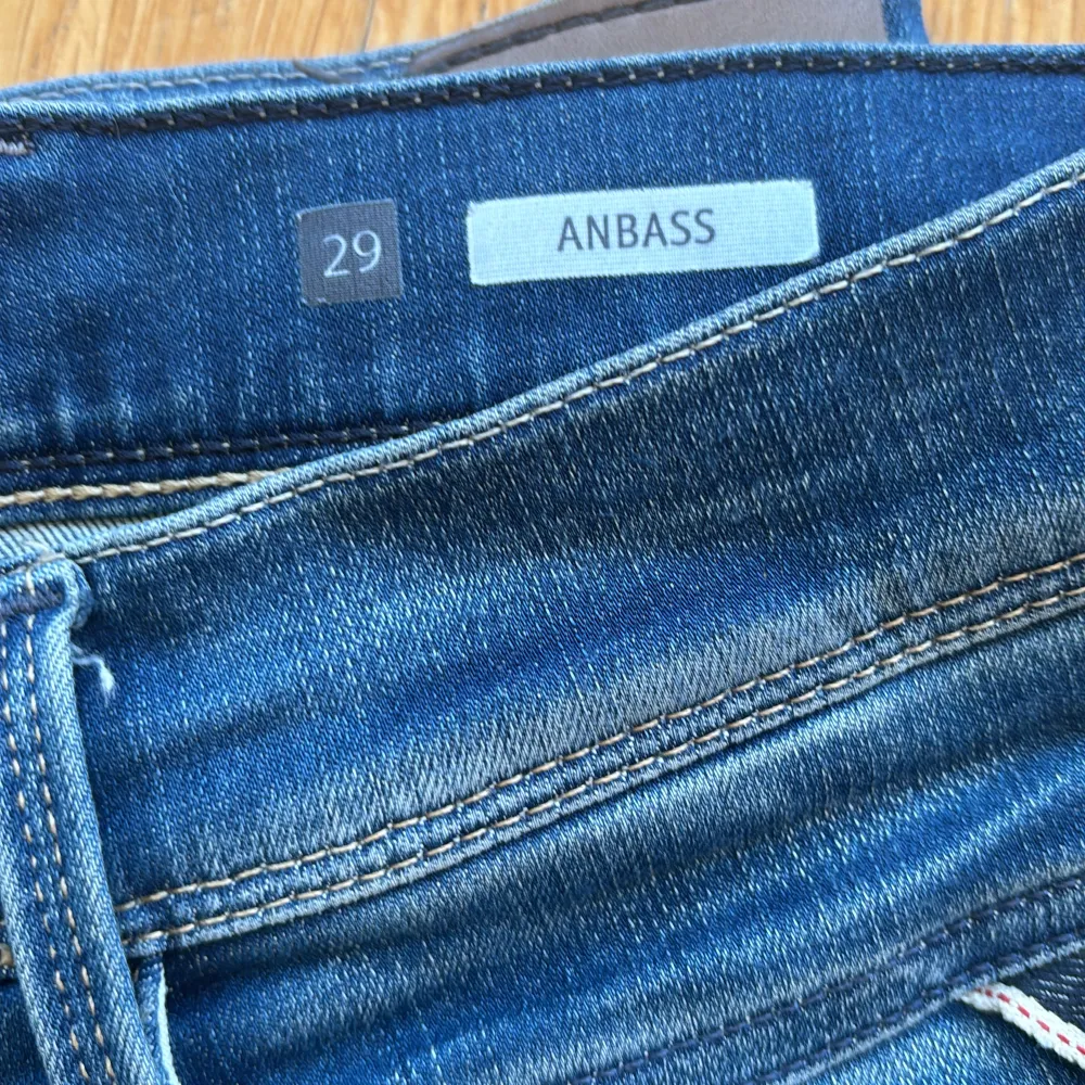 Ett par riktigt snygga replay jeans som knappt är använda! 175+ så passar den perfekt 💫 kom dm om ni är sugna👖⛱️. Jeans & Byxor.