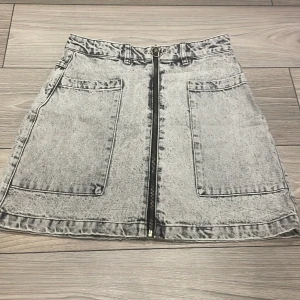 Jeanskjol - Fint skick. Knappt använd. Finns i Stockholm 🌸