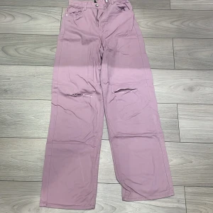 Lila jeans - Aldrig anväda. Alltså nyskick. Finns i Stockholm 🌸
