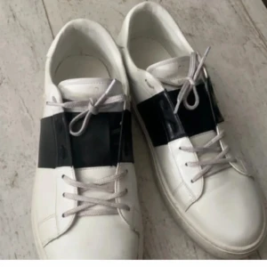 Valentino opens  - Passar alltid bra med valentinos 