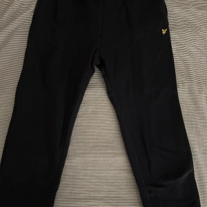 Lyle and scott mjukisbyxor - Storlek: 15/16 år Knappt använda 