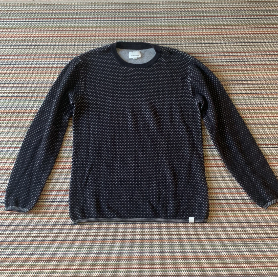 Mörkblå stickad tröja från Shine Original