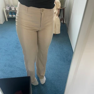 Kostymbyxor  - Snygga beiga kostymbyxor 🥰
