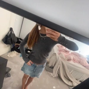 Zara tröja - Första bild är lånad, helt okej skick. Pris kan diskuteras