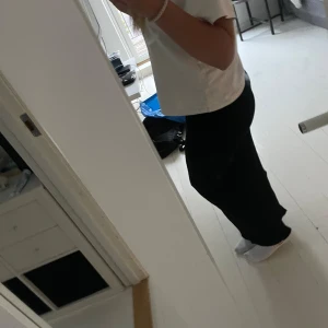 Svart långkjol  - Svart långkjol, kan sälja billigare vid snabbt köp!💕