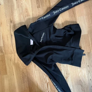 Juicy coture kofta - Passar både xs och s