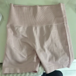 Rosa shorts! - 10/10 skick helt nya! 