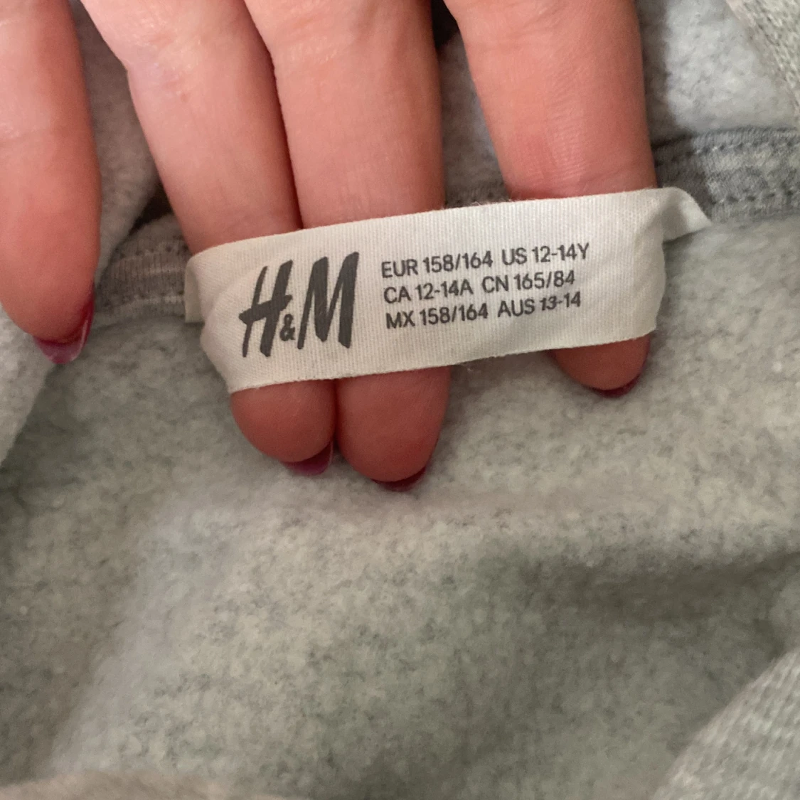 Grå hoodie från H&M med New York City-tryck - 91