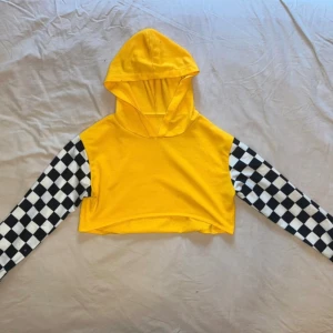 Croppad hoodie - Endast använda några gånger