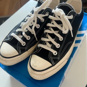 Converse chuck  - I ny skick. Använda ett fåtal gånger, köpta från Zalando och kvitto finns.  Priset kan diskuteras vid snabb affär 😊 