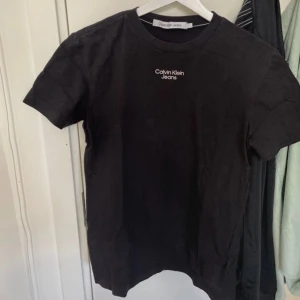 Calvin Klein t shirt - Mycket fin skick använt ett fåtal gånger.