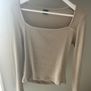 Topp - Så snygg topp från Gina tricot. Storlek S. Sparsamt använd. 