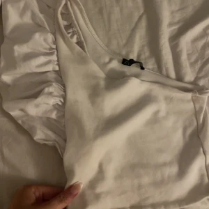 Söt volang topp - Söt volang topp ifrån zara , knappt använd.