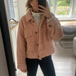 Teddyjacka - Oanvänd teddyjacka från Zara💗