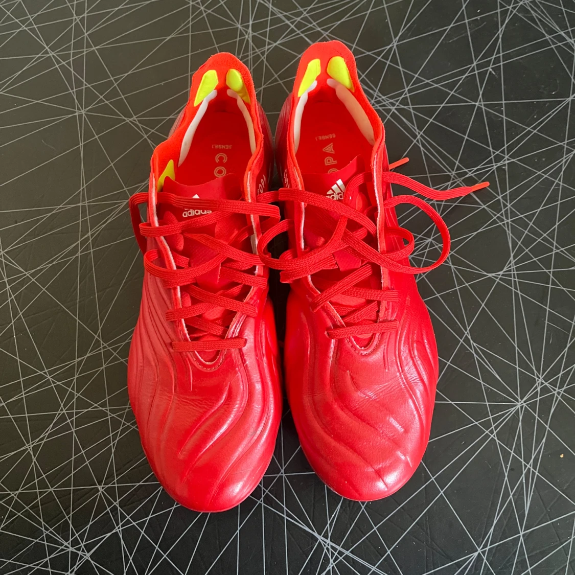 Adidas fotbollsskor  - 91