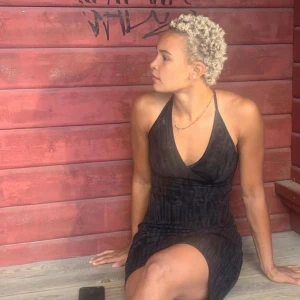 Kläning - Säljer denna unika  kläning sparsamt använd 💖