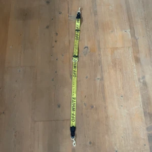 OFF-WHITE väskband - Ett band till off-white väska
