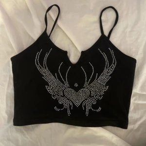 Y2K alternativt linne med stenar - Linne köpt second hand, okänt varumärke, storlek S, använt 1 gång