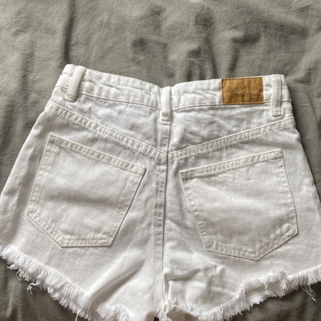 Vita jeansshorts från Perfect Jeans - 90