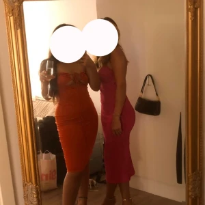 Orange klänning från Ginatricot - Orange klänning från Gina Tricot i storleken S🧡