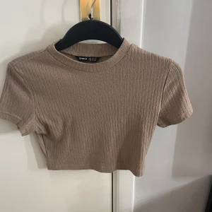 Brun ribbad tshirt - Brun ribbad tshirt