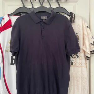 Piké  - Använd ett fåtal gånger, säljer pga för liten, Väldigt skön och stilren.