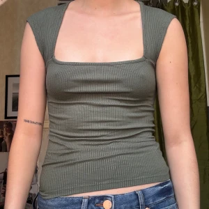 Olivgrön topp - Fint skick!