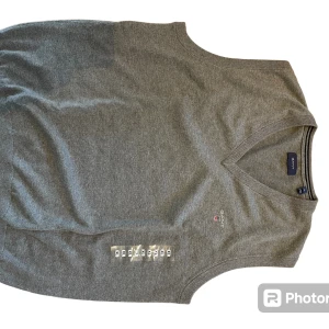 GANT vest - Helt ny och oanvänd GANT vest. Storlek XL men passar XL/L