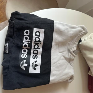 Adidas tröja  - Adidas tröja i fint skick.