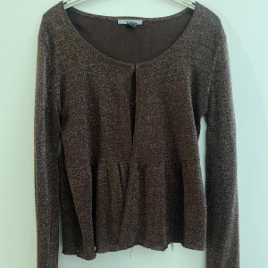 Festtopp  - Väldigt fin! Funkar också för vardagen! I bra skick! 