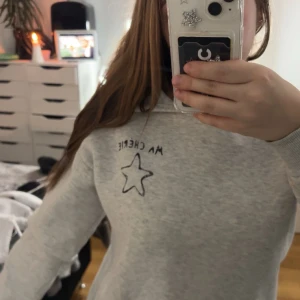 Ma cheire hoodie - Säljer denna super mysiga hoodien som tyvärr är för liten för mig 💗💗💗 strl: 146/152 men passar xs ungefär 💗