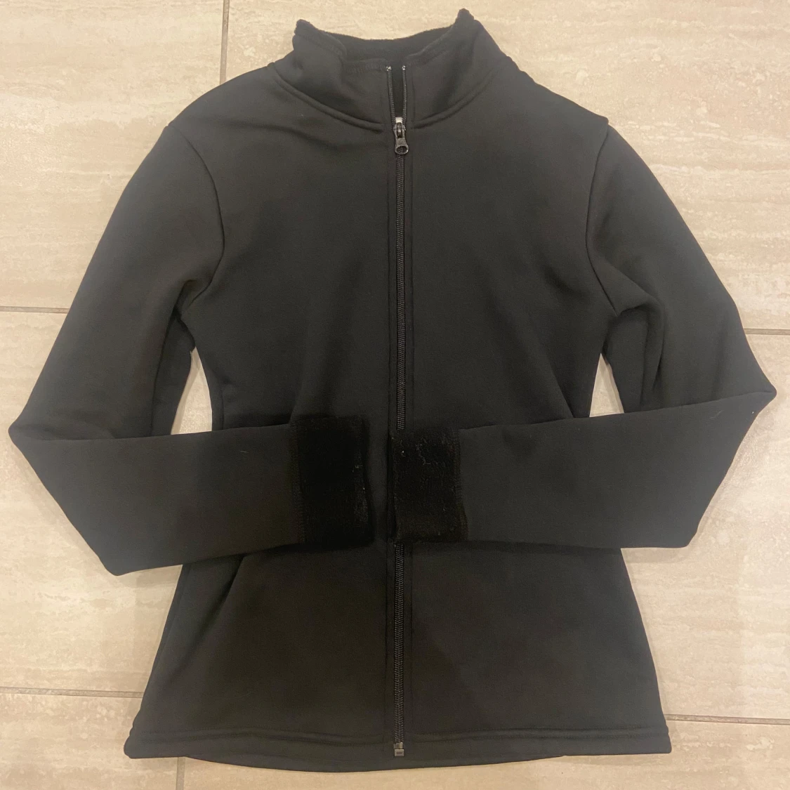 Svart skridskojacka med paljetter - 1