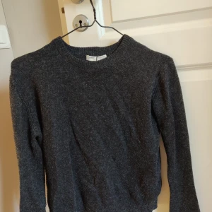 Stickad tröja  - ✨fint skick