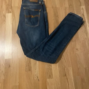 Nudie jeans  - Blå jeans från nudie                                   Storlek W30 L32.                                      Model Lean Dean 