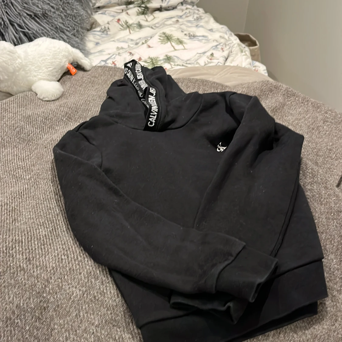 Svart hoodie från Calvin Klein - 1