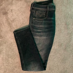 Replay anbass  - Tja! Säljer mina replay jeans då jag växt ur dom, köpta nya för 1699. 