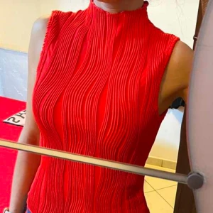 Röd topp med polokrage - Röd topp med polokrage, storlek S