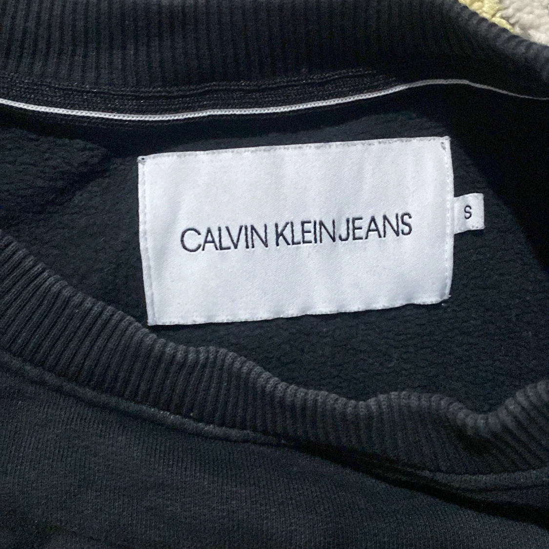 Svart tröja från Calvin Klein Jeans - 2