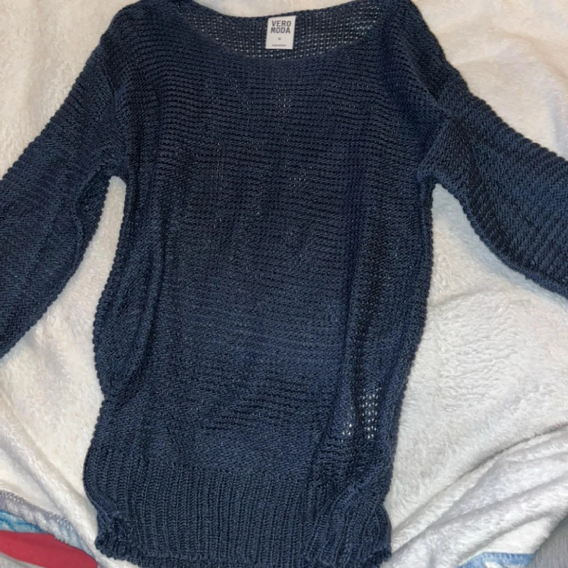 Mörkblå stickad tröja