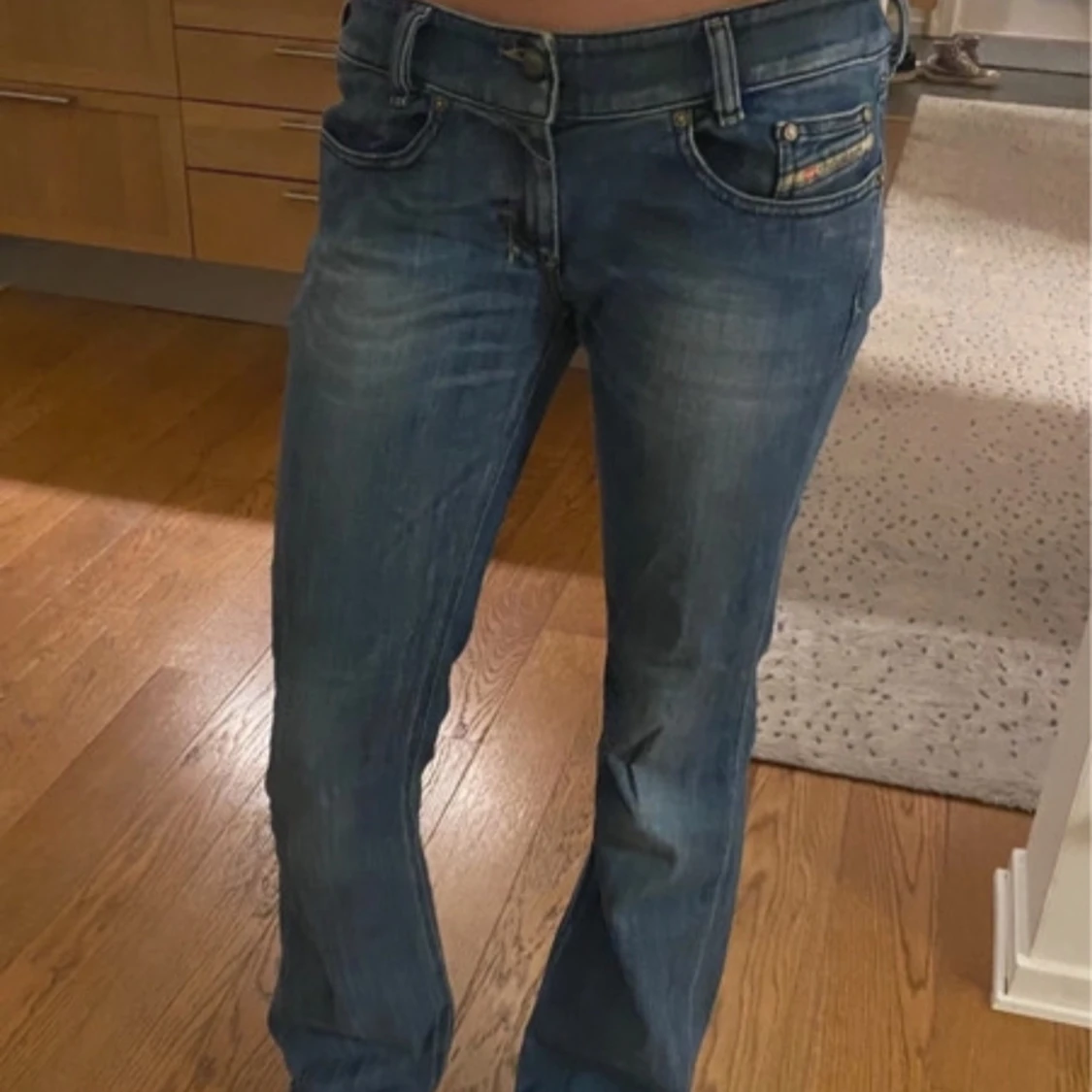 Blå lågmidjade jeans med bootcut - 1