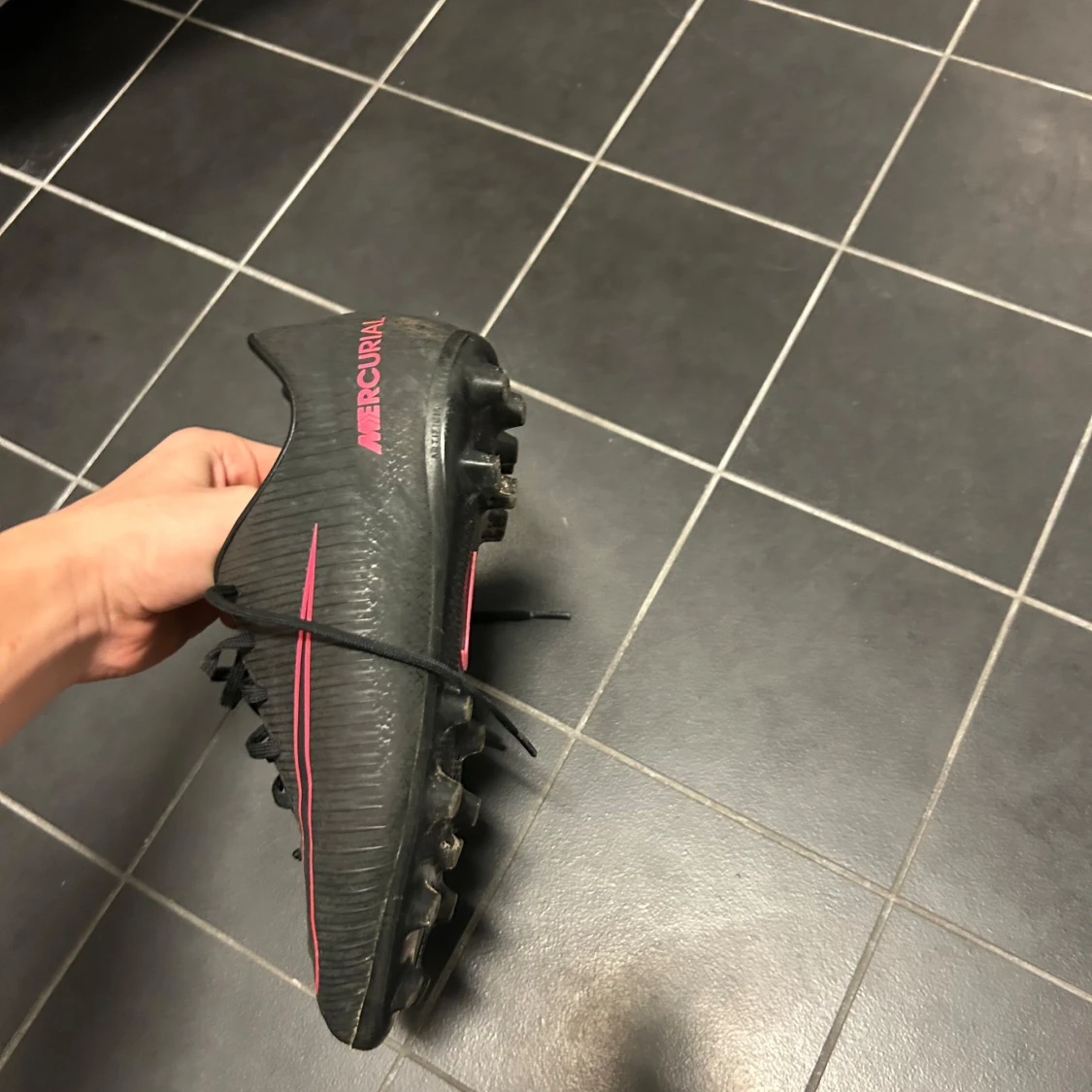 Svarta fotbollsskor från Nike - 1