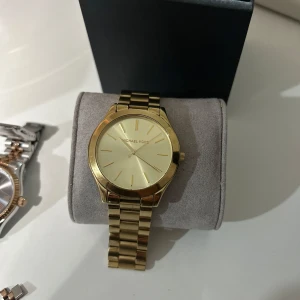 Guld  klocka från Michael Kors - Elegant guldfärgad klocka från Michael Kors. Nypris 1600kr