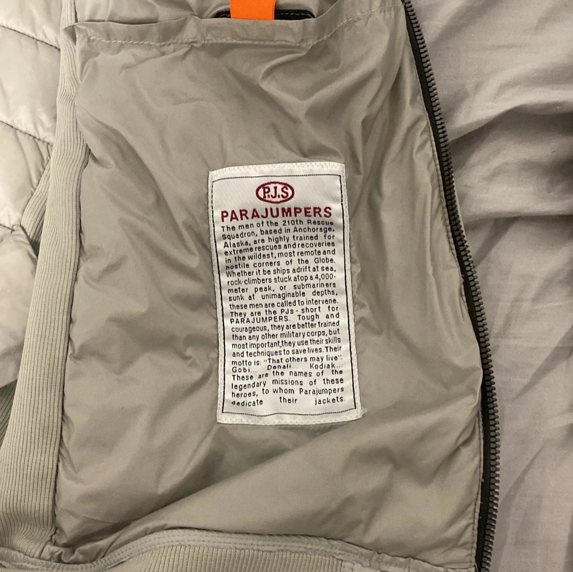 Beige/vit quiltad jacka från Parajumpers - 2