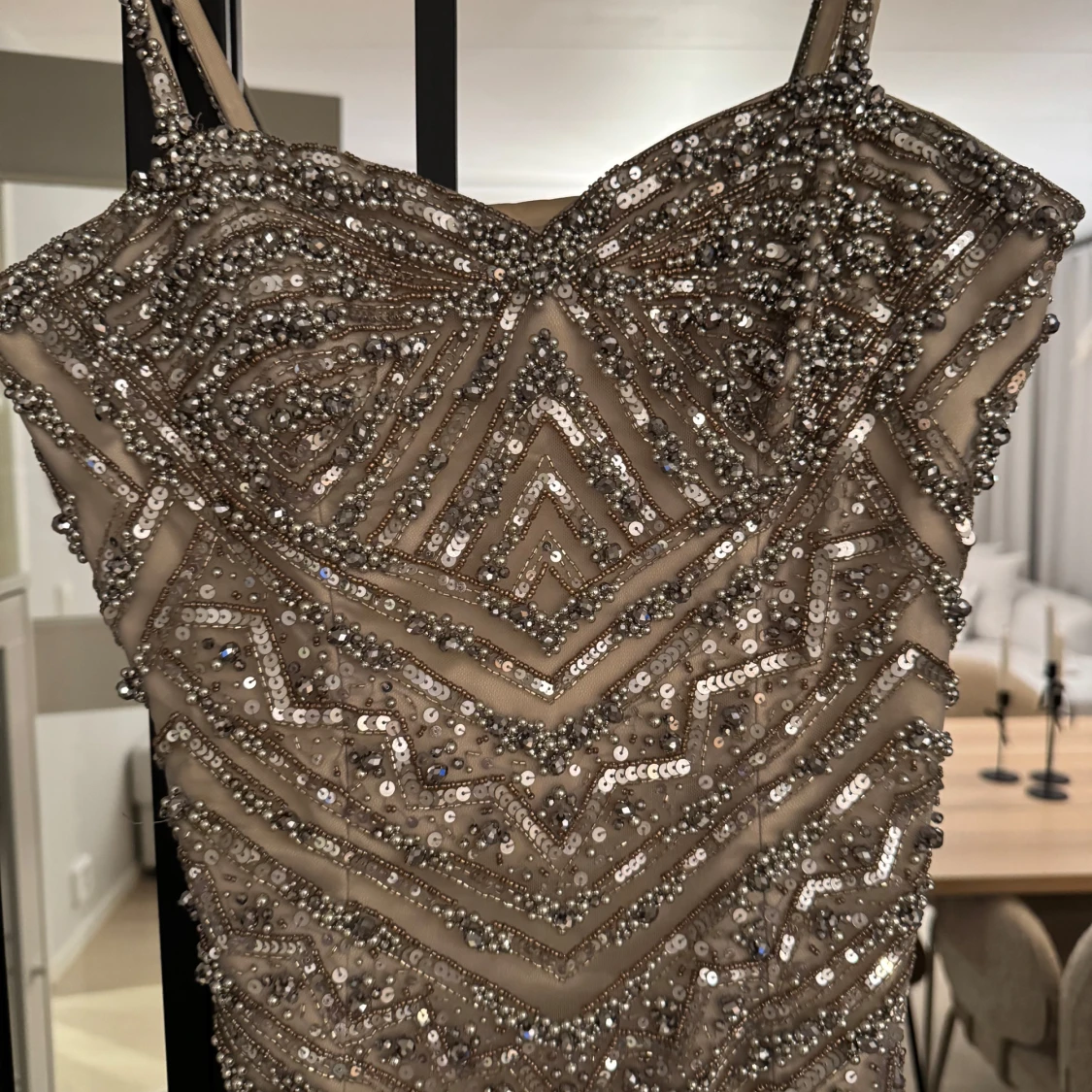 Glittrig långklänning med paljetter från SARAFIA - 3