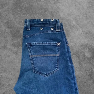 Tramarossa Jeans ”Leonardo” - Säljer nu dessa feta Tramarossa jeans!🦊✌️ Dem är i bra skick och väldigt fräscha😁 Dem är i modellen ”Leonardo” vilket är den populäraste modellen. Nypris på dessa är 7000:- och jag säljer dem för endast 699:- 🤯skriv vid intresse eller funderingar🙏💯