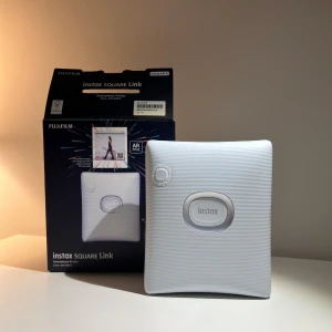 Fujifilm Instax Square Link Printer - Instax square link i sin original förpackning. Den är mycket sparsamt använd (ca 5 ggr) och har inga tecken på användning. Så du kan förvänta dig att den fungerar och ser helt ny ut!✨